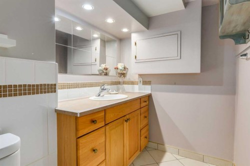 4603 79 Street Nw, Calgary, AB - Indoor Photo Showing Bathroom