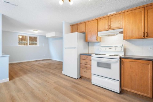 46 Bridleridge Way Sw, Calgary, AB - Indoor Photo Showing Kitchen