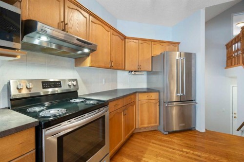 46 Bridleridge Way Sw, Calgary, AB - Indoor Photo Showing Kitchen