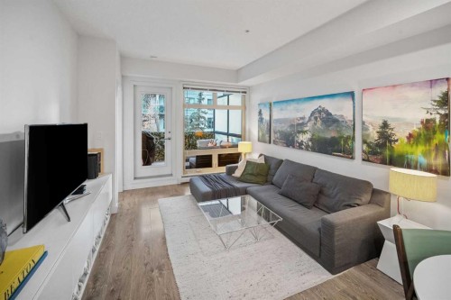 211-323 20 Avenue Sw, Calgary, AB - Indoor Photo Showing Living Room