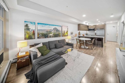 211-323 20 Avenue Sw, Calgary, AB - Indoor Photo Showing Living Room