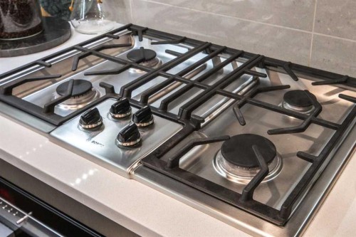 211-323 20 Avenue Sw, Calgary, AB - Indoor Photo Showing Kitchen