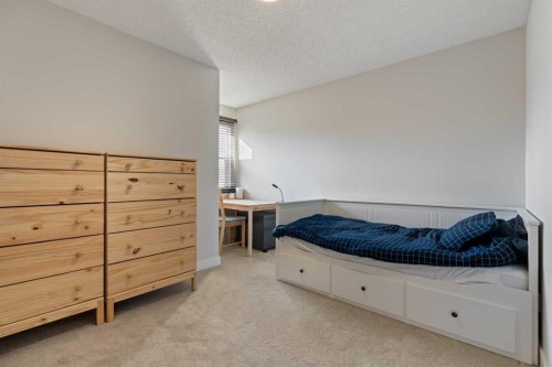 7132 36 Avenue Nw, Calgary, AB - Indoor Photo Showing Bedroom