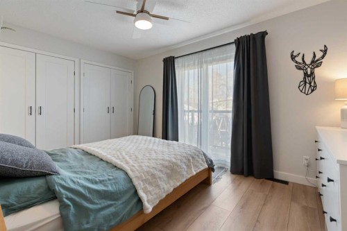 7132 36 Avenue Nw, Calgary, AB - Indoor Photo Showing Bedroom