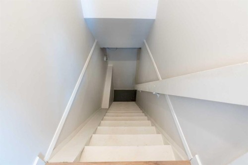 7132 36 Avenue Nw, Calgary, AB - Indoor Photo Showing Other Room