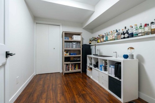 7132 36 Avenue Nw, Calgary, AB - Indoor Photo Showing Other Room