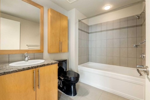1700-817 15 Avenue Sw, Calgary, AB - Indoor Photo Showing Bathroom