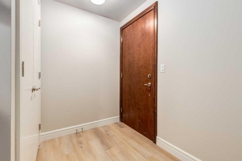 1700-817 15 Avenue Sw, Calgary, AB - Indoor Photo Showing Other Room