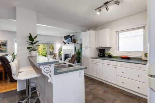 4011 25 Avenue Sw, Calgary, AB - Indoor