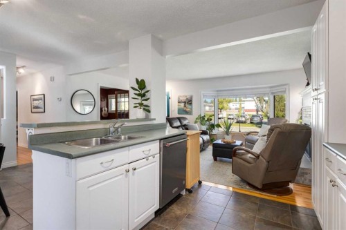 4011 25 Avenue Sw, Calgary, AB - Indoor Photo Showing Kitchen With Double Sink