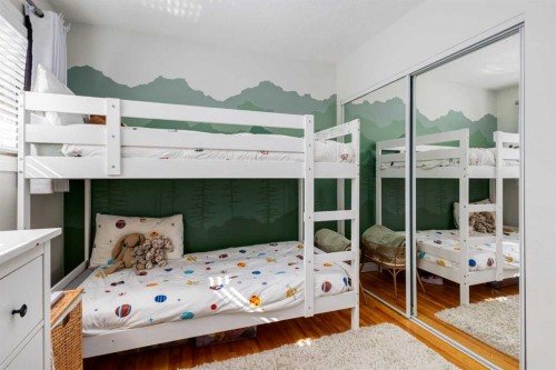 4011 25 Avenue Sw, Calgary, AB - Indoor Photo Showing Bedroom