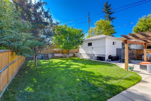 4011 25 Avenue Sw, Calgary, AB - Outdoor With Backyard