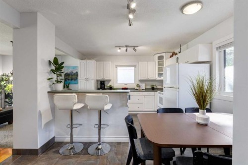 4011 25 Avenue Sw, Calgary, AB - Indoor Photo Showing Dining Room