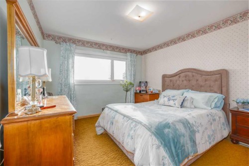 25 Highwood Place Nw, Calgary, AB - Indoor Photo Showing Bedroom