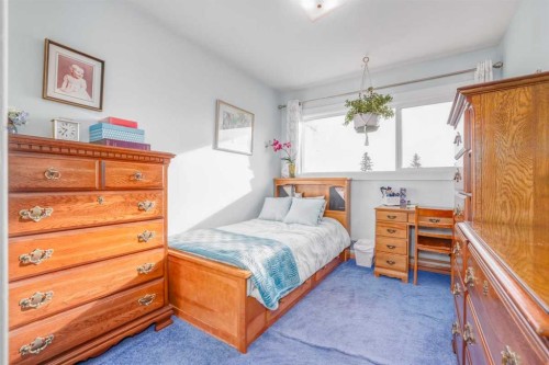 25 Highwood Place Nw, Calgary, AB - Indoor Photo Showing Bedroom