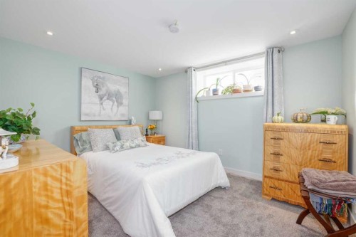 25 Highwood Place Nw, Calgary, AB - Indoor Photo Showing Bedroom