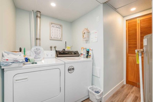 25 Highwood Place Nw, Calgary, AB - Indoor Photo Showing Laundry Room