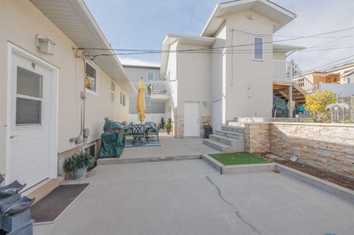 25 Highwood Place Nw, Calgary, AB - Outdoor With Exterior