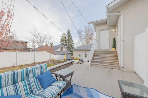 25 Highwood Place Nw, Calgary, AB - Outdoor