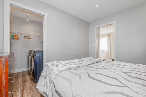 25 Highwood Place Nw, Calgary, AB - Indoor Photo Showing Bedroom