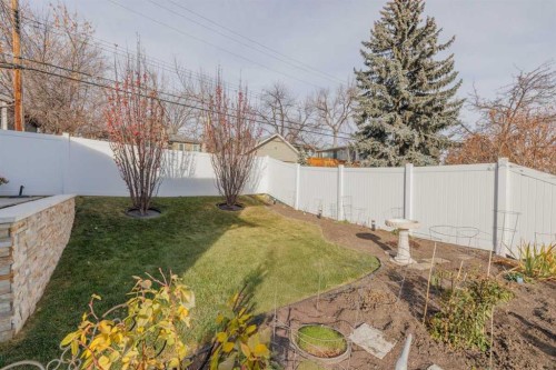 25 Highwood Place Nw, Calgary, AB - Outdoor