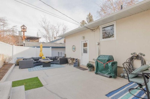 25 Highwood Place Nw, Calgary, AB - Outdoor