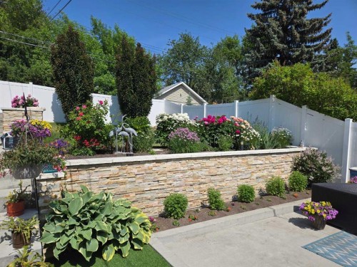 25 Highwood Place Nw, Calgary, AB - Outdoor