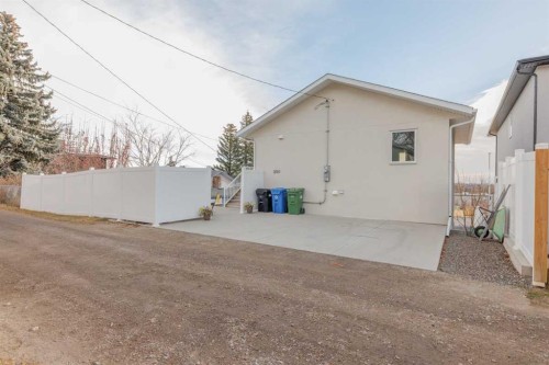 25 Highwood Place Nw, Calgary, AB - Outdoor