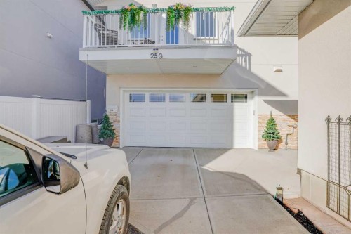 25 Highwood Place Nw, Calgary, AB - Outdoor With Balcony With Exterior