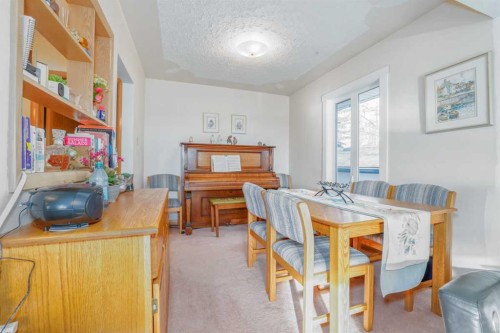 25 Highwood Place Nw, Calgary, AB - Indoor Photo Showing Dining Room