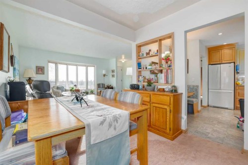 25 Highwood Place Nw, Calgary, AB - Indoor Photo Showing Dining Room