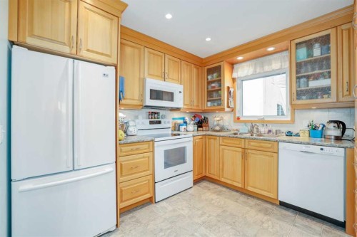 25 Highwood Place Nw, Calgary, AB - Indoor Photo Showing Kitchen