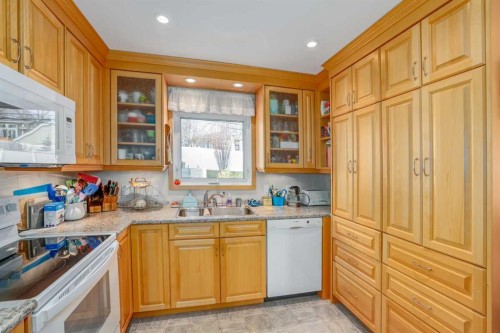 25 Highwood Place Nw, Calgary, AB - Indoor Photo Showing Kitchen With Double Sink