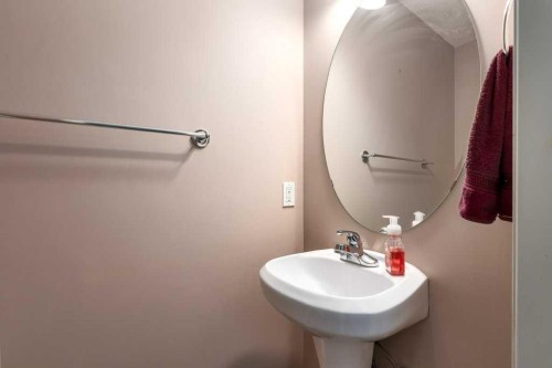 1102 Prairie Sound Circle Nw, High River, AB - Indoor Photo Showing Bathroom