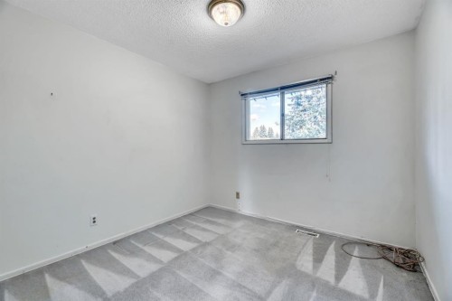 23 Brazeau Crescent Sw, Calgary, AB - Indoor Photo Showing Other Room