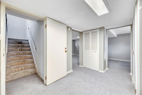 23 Brazeau Crescent Sw, Calgary, AB - Indoor Photo Showing Other Room