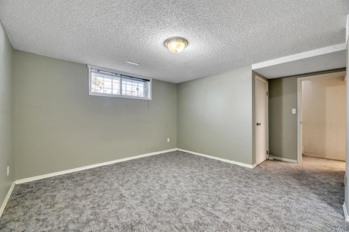 23 Brazeau Crescent Sw, Calgary, AB - Indoor Photo Showing Other Room