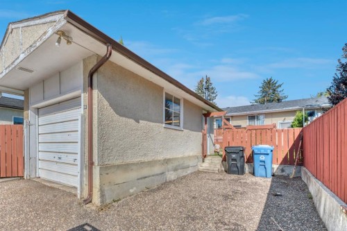 23 Brazeau Crescent Sw, Calgary, AB - Outdoor With Exterior