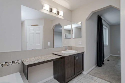 206 Pantego View Nw, Calgary, AB - Indoor Photo Showing Bathroom
