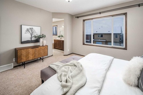 164 Everbrook Drive Sw, Calgary, AB - Indoor Photo Showing Bedroom