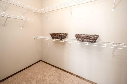 164 Everbrook Drive Sw, Calgary, AB - Indoor With Storage