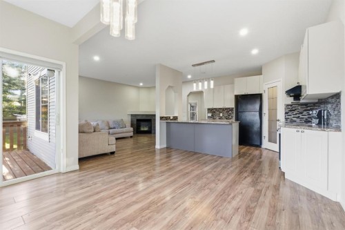 64 Cougarstone Square Sw, Calgary, AB - Indoor Photo Showing Kitchen
