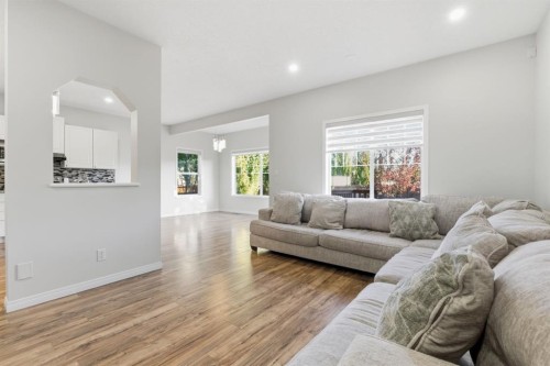64 Cougarstone Square Sw, Calgary, AB - Indoor Photo Showing Living Room