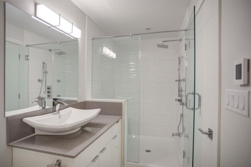 N/A-201 1 Street Se, Calgary, AB - Indoor Photo Showing Bathroom