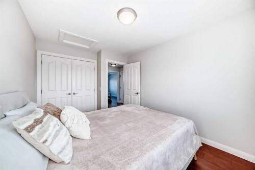 297 Evanspark Gardens Nw, Calgary, AB - Indoor Photo Showing Bedroom