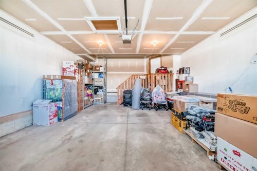 297 Evanspark Gardens Nw, Calgary, AB - Indoor Photo Showing Garage