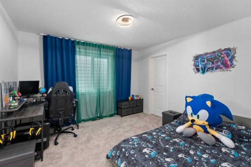 81 Cranbrook Place Se, Calgary, AB - Indoor Photo Showing Bedroom
