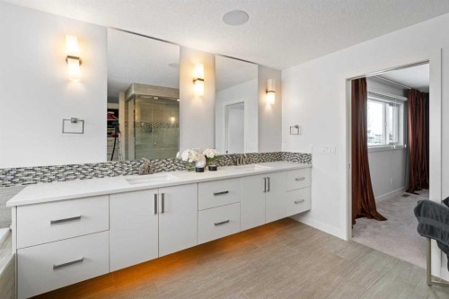 81 Cranbrook Place Se, Calgary, AB - Indoor Photo Showing Bathroom
