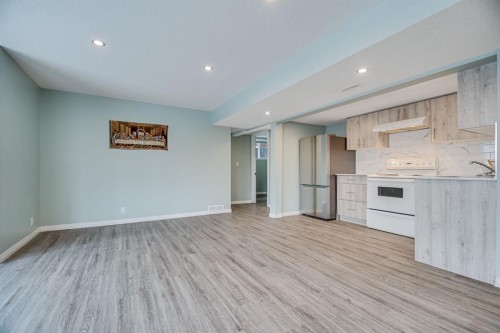 104 Cove Crescent, Chestermere, AB - Indoor Photo Showing Kitchen