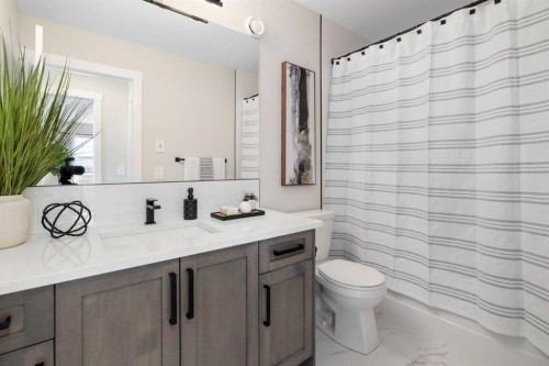 486 Kinniburgh Loop, Chestermere, AB - Indoor Photo Showing Bathroom